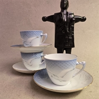kaffekopper-måge-bing-grøndahl-med-underkopper-lyseblå-hvide-porcelaen-108B-gamle
